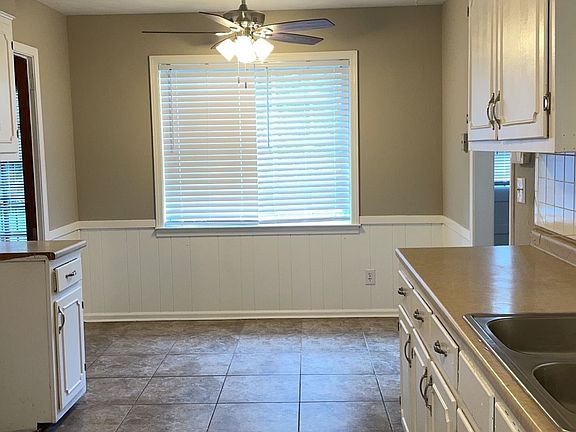 3rd image of 1251 Winfield Ave