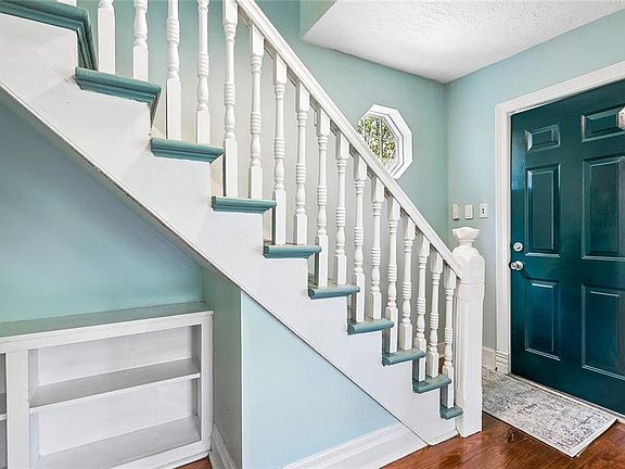 2nd image of 526 Avenue S Ave
