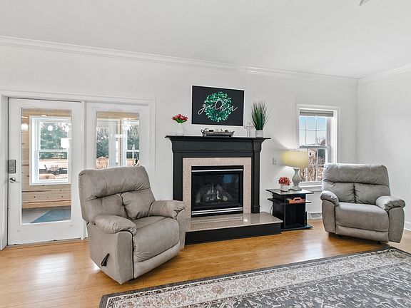 4th image of 3281 Burke Rd
