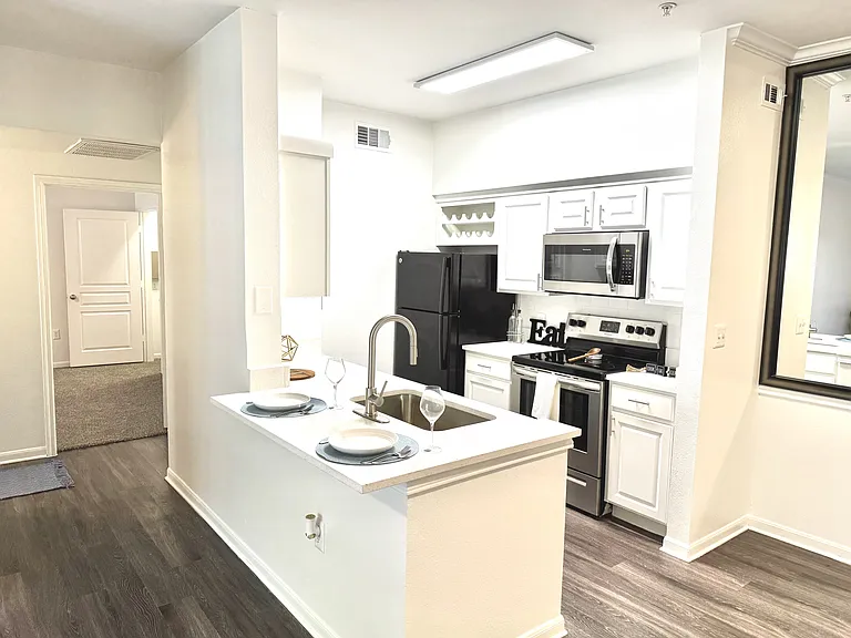 Metropolitan at Cityplace — Photo 11