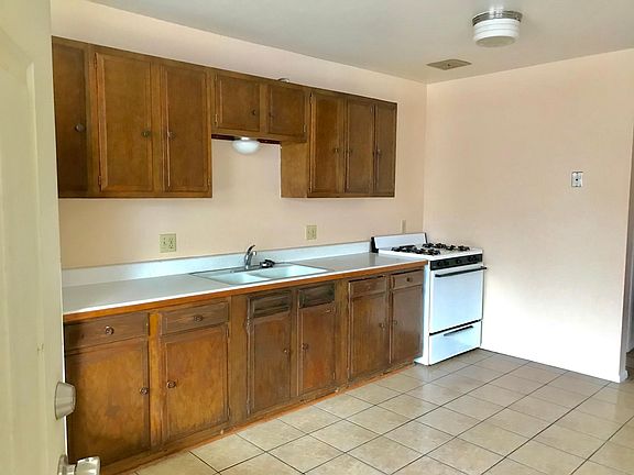 2nd image of 716 Brimhall Pl APT 7