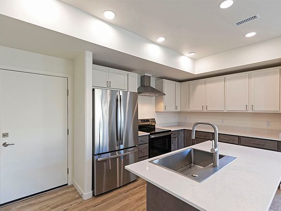 4th image of 1120 Charlo St #202
