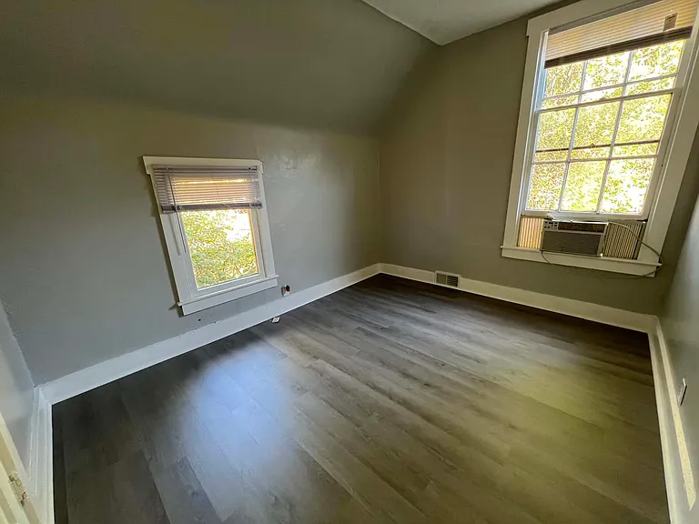 338 E Reynolds St — Photo 5
