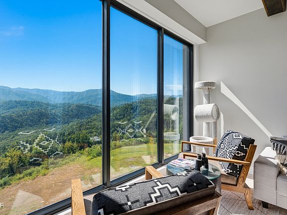 3rd image of 855 Campbell Lead Rd #303