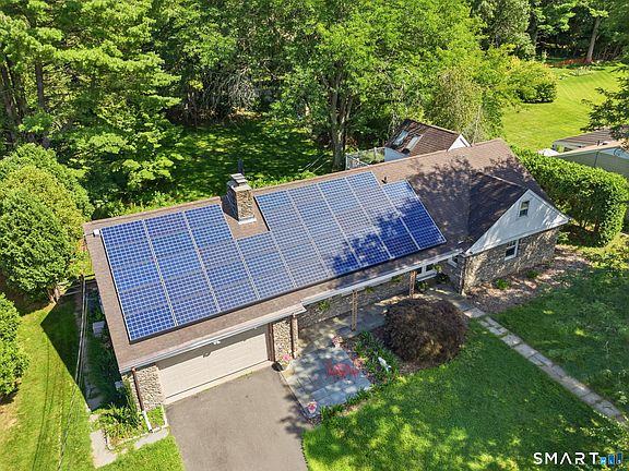 3rd image of 8 Fairwood Farms Drive