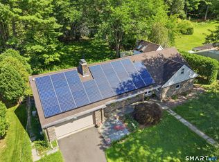 8 Fairwood Farms Drive, West Hartford, CT 06107