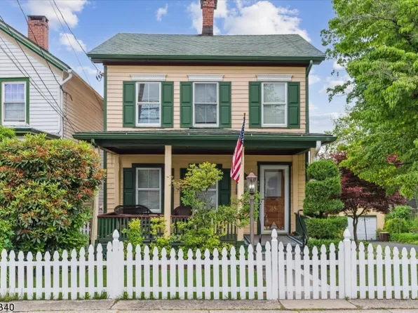 45 Halsted St, Newton Town, NJ 07860