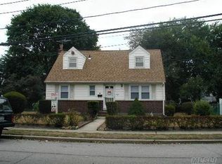 10 Louisiana Ave, Island Park, NY 11558