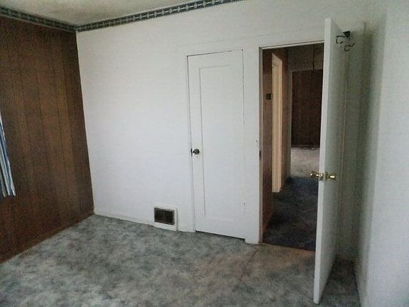5th image of 1338 E River St