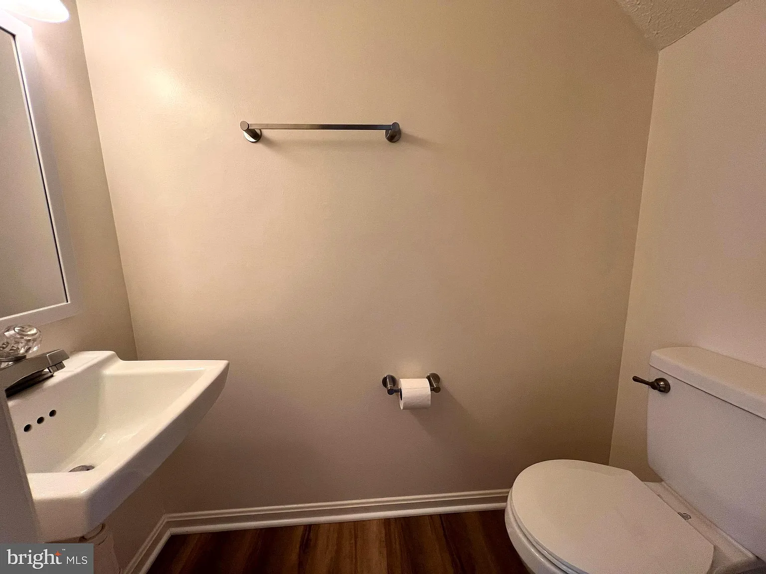 3 bed, 1.5 bath, 1200 sqft, $1,800 — Photo 4