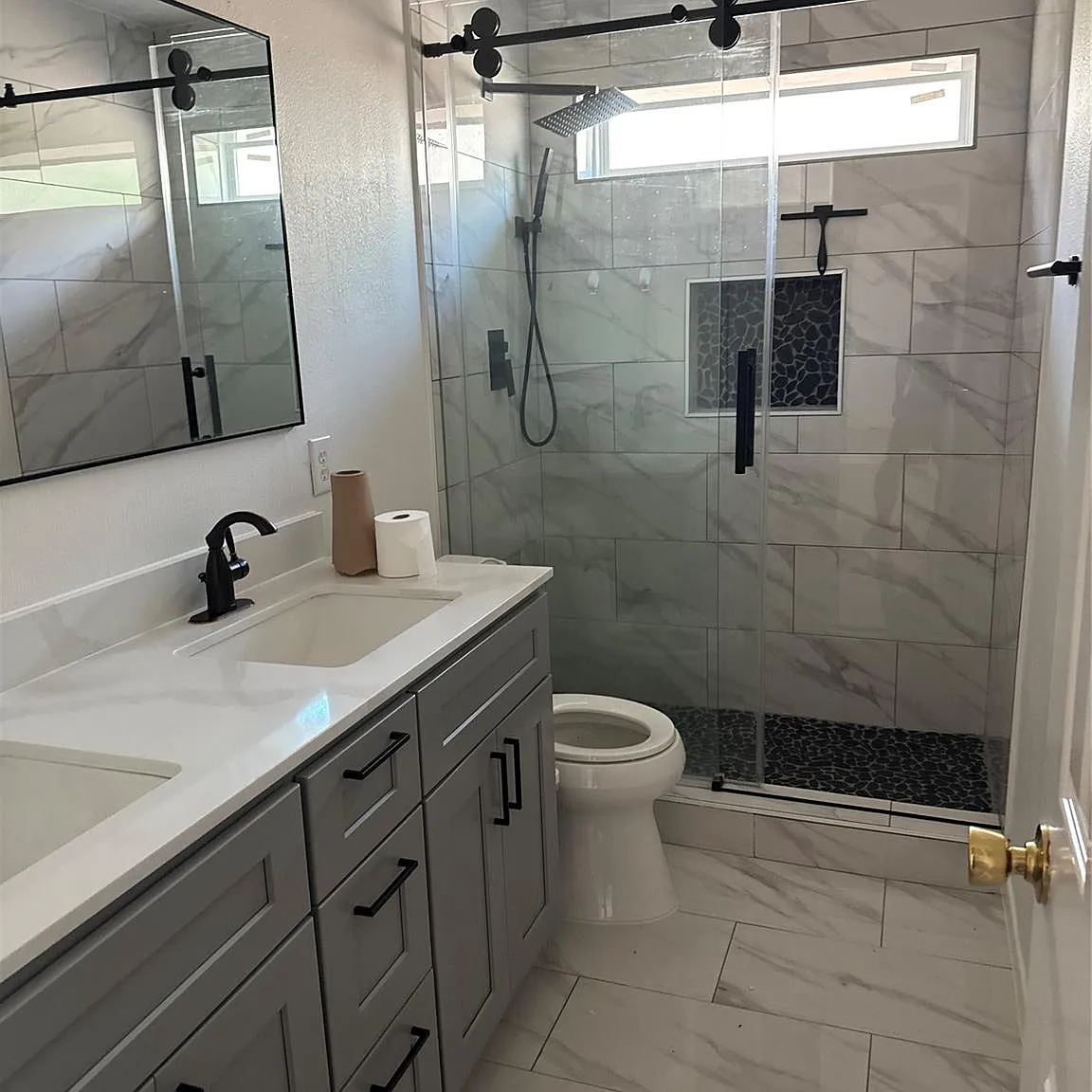 3 bed, 1.0 bath, 2005 sqft, $2,400 — Photo 2