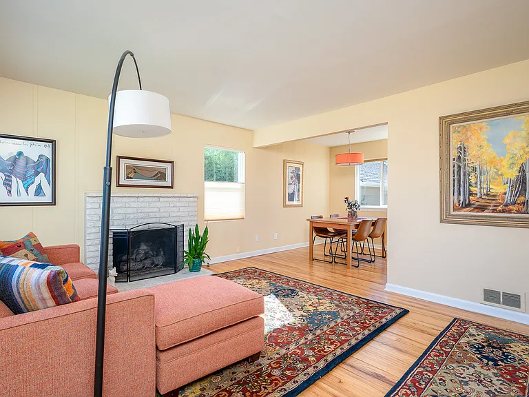8922 SE Market St — Photo 5