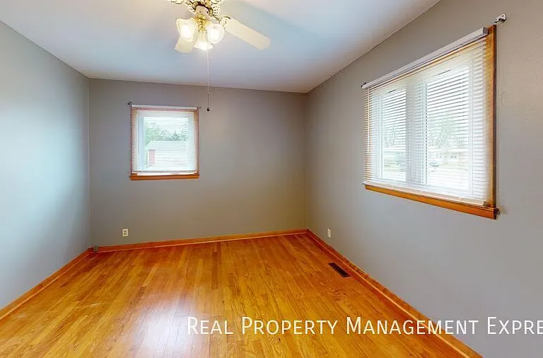 2200 W 39th St — Photo 10