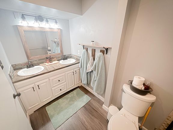 Master Bathroom with 2 Sinks and Large Storage Closet Next to Bathroom