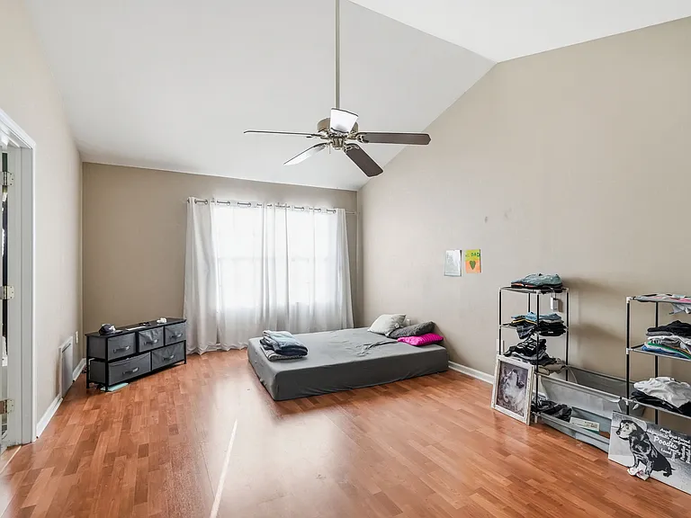 327 Allens Ln — Photo 17