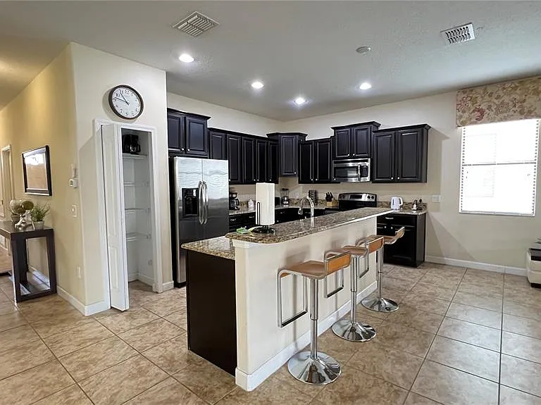 2353 Victoria Dr — Photo 22