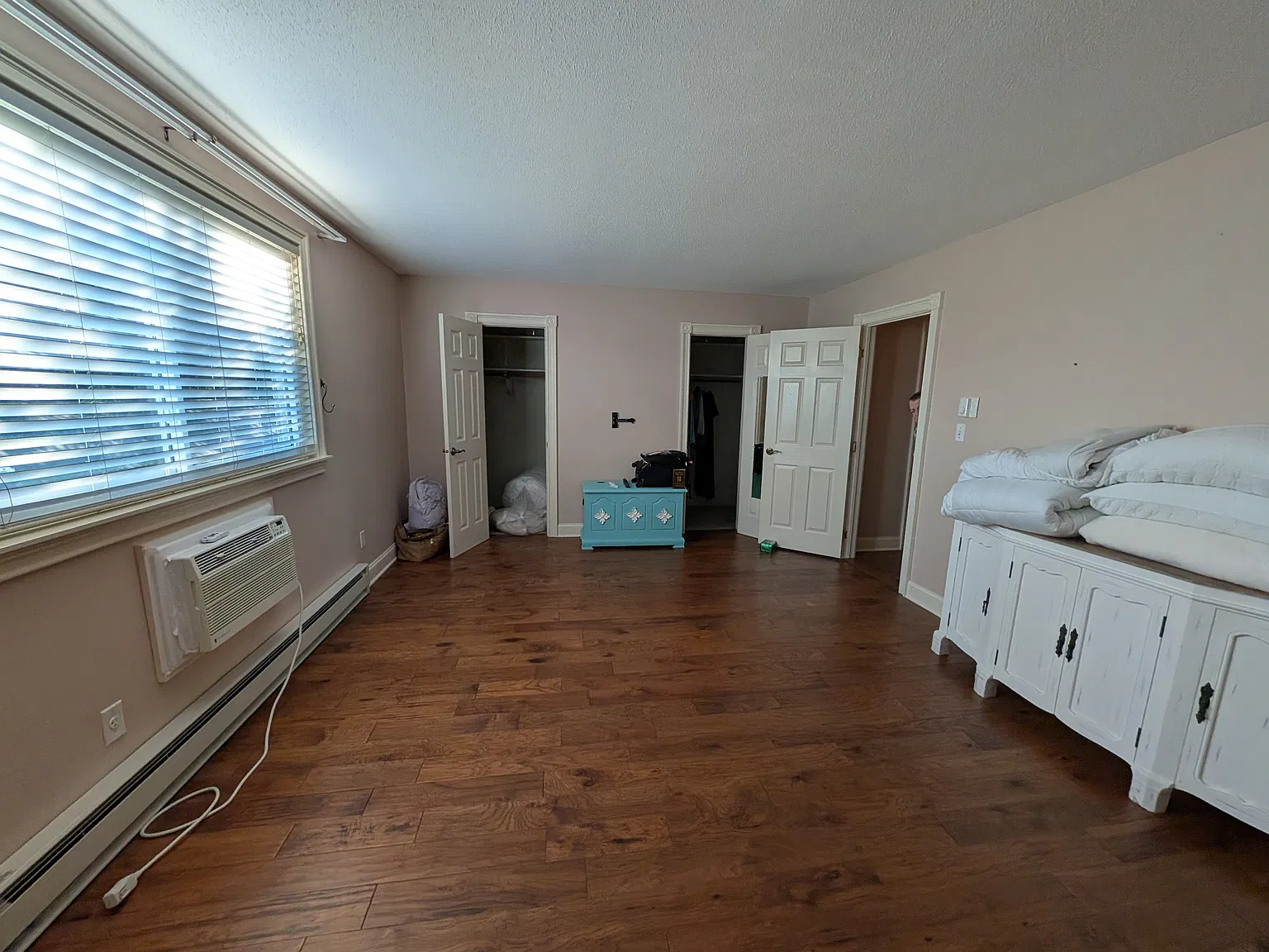 2 bed, 1.5 bath, 975 sqft, $2,000 — Photo 2