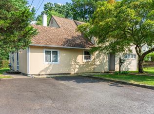 4 Essex Ln, Old Bridge, NJ 08857