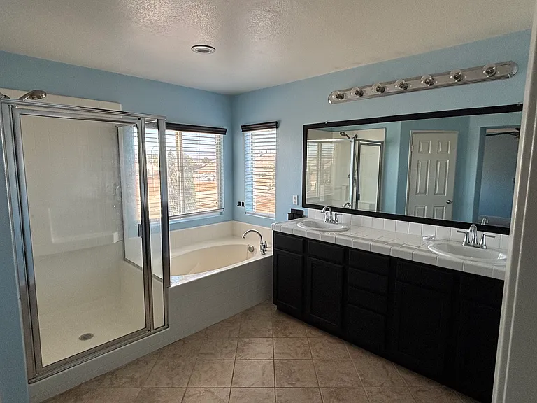 8623 Bridgeport Ave — Photo 24