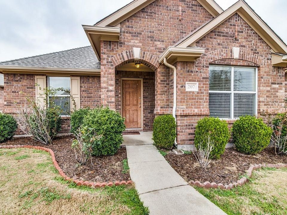 1st image of 207 Cliffbrook Dr