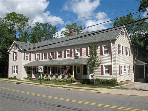 50 Main St #4 Photo 1