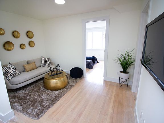 3rd image of 2199 California St APT 8