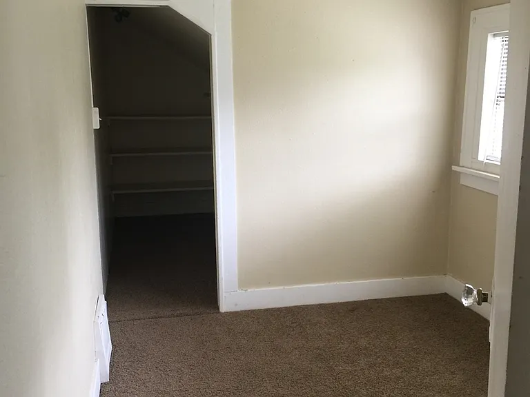 431 NE Garfield St — Photo 13