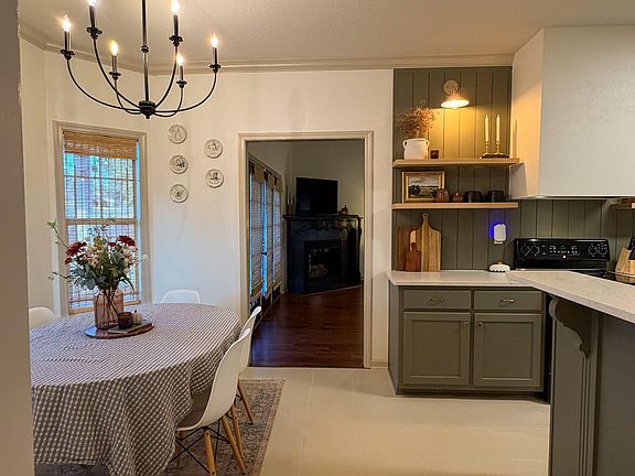 2nd image of 702 Rowan Oak Pl