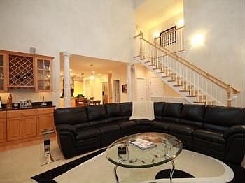 2nd image of 40 Oak Bluff Ct