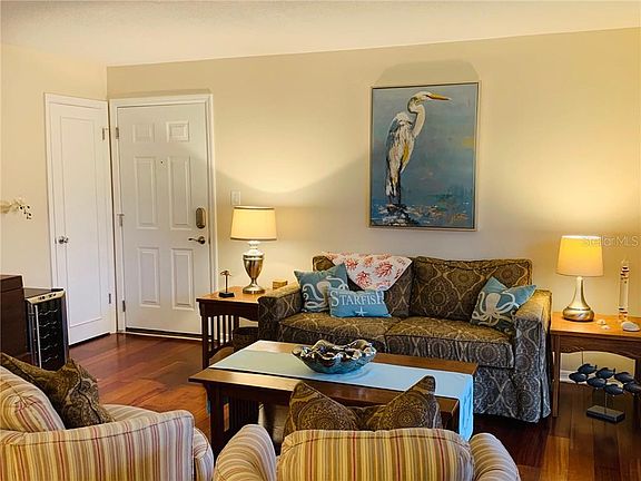 5th image of 213 Seahorse Dr SE #B