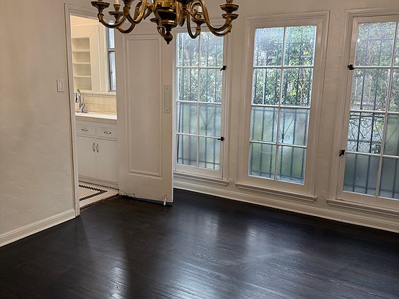 5th image of 139 N Sycamore Ave #140