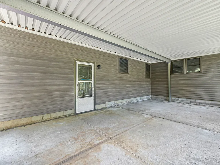 1414 S West Ave — Photo 30
