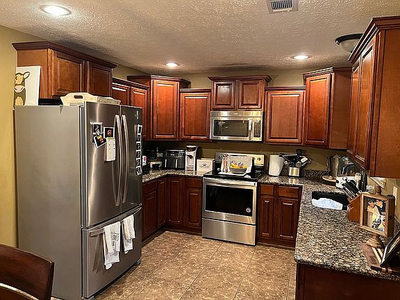 5th image of 445 College Heights Dr
