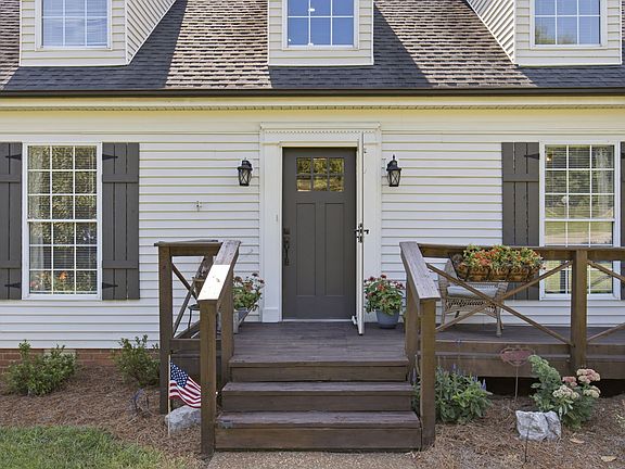 5th image of 2816 Maple Cir