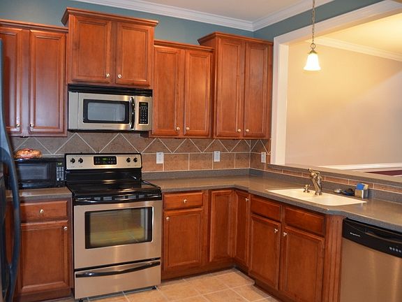 5th image of 916 Westland Ridge Rd