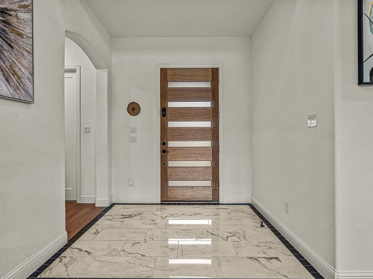 5 bed, 5.5 bath, 4266 sqft, $5,900 — Photo 4