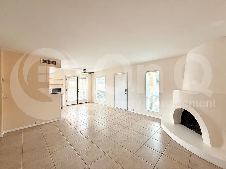 10402 N 10th St #3 — Photo 7