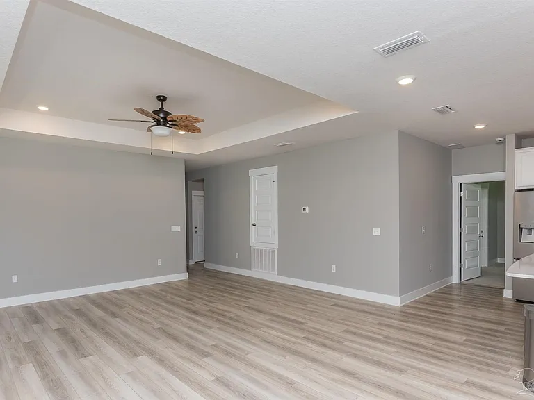 240 Camellia Dr — Photo 5
