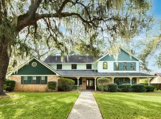 51 Yaupon Ct, Lake Jackson, TX 77566