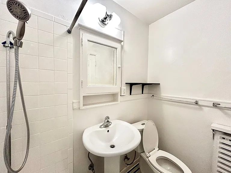 1522 E Olive Way — Photo 21