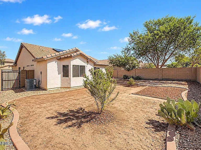 3 bed, 1441 sqft, $2,300 — Photo 4