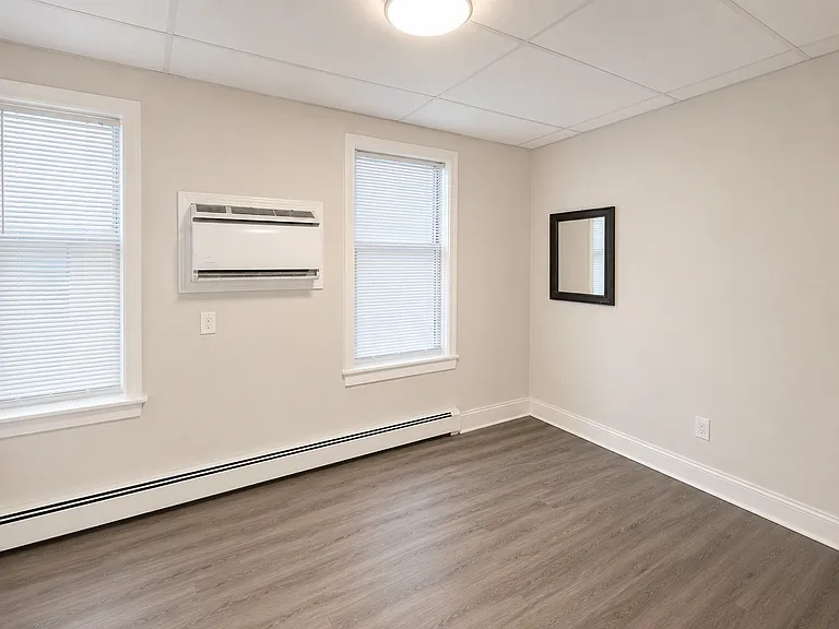 195 Maverick St #1 — Photo 6