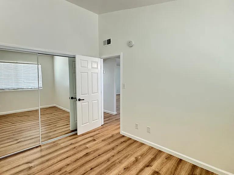 21325 Bancroft Ct — Photo 5