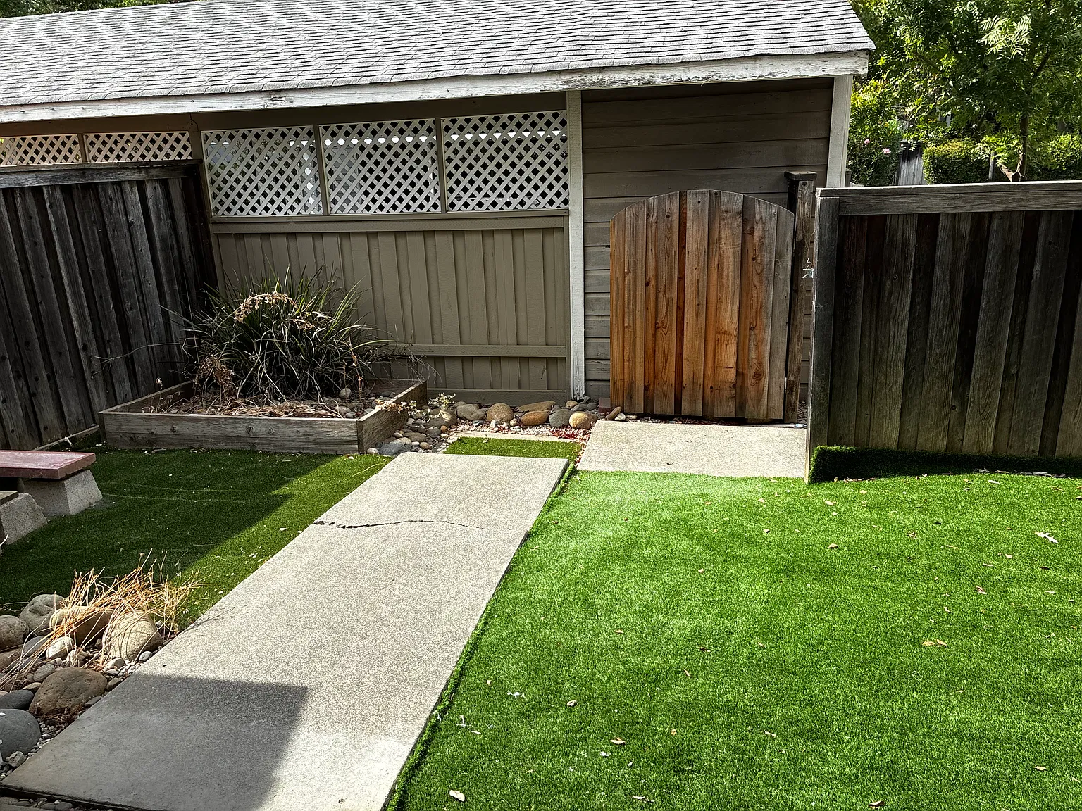 Woods Cir, Davis — Photo 2