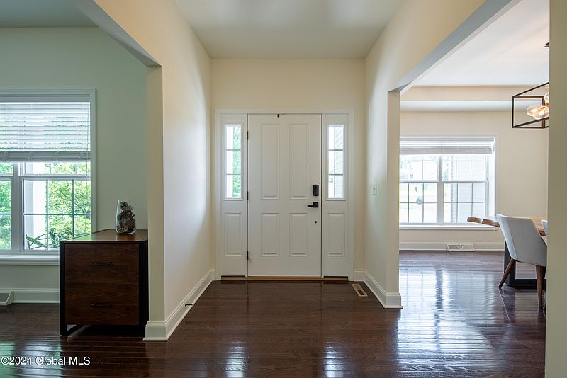 3rd image of 5 Mallard Place