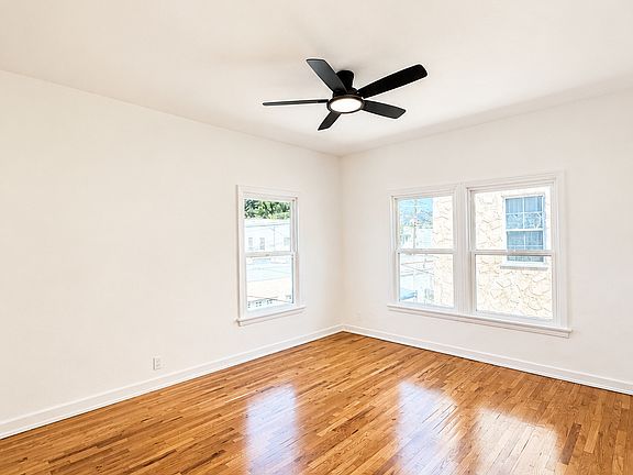 4th image of 323 N Sierra Bonita Ave Unit 1/2