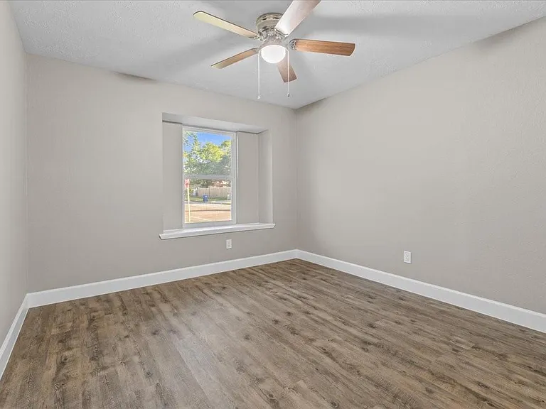 9426 Willow Wood Ln — Photo 10