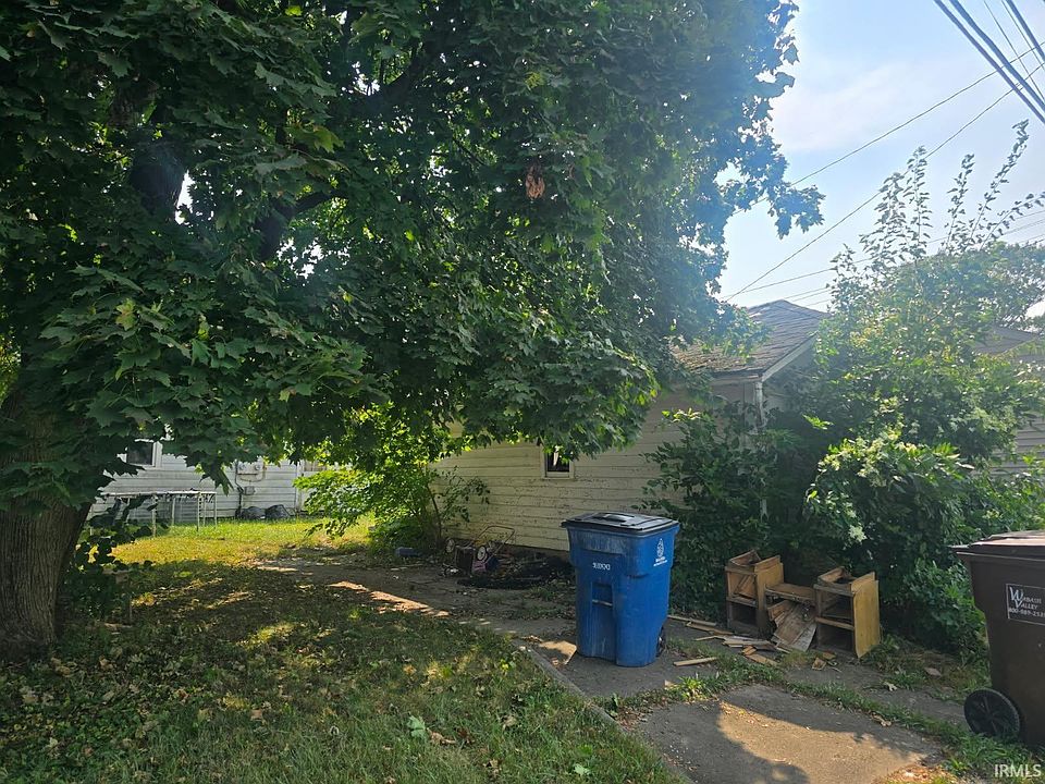 2nd image of 1146 W 6th St