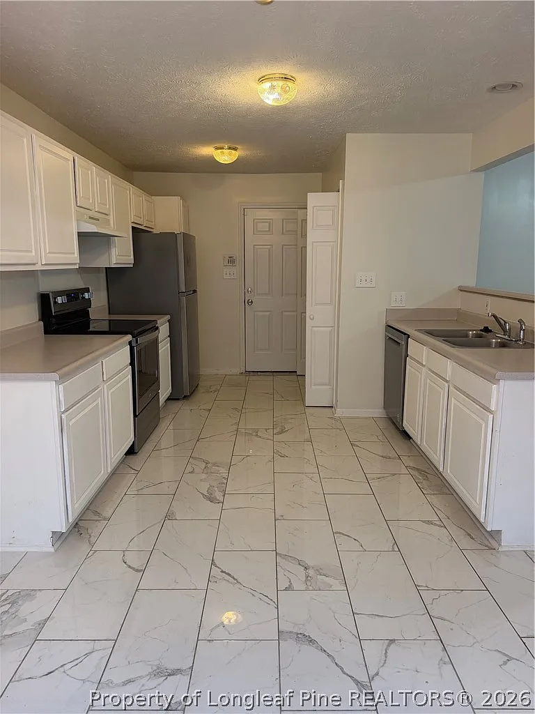 3 bed, 2.0 bath, 1650 sqft, $2,100 — Photo 3