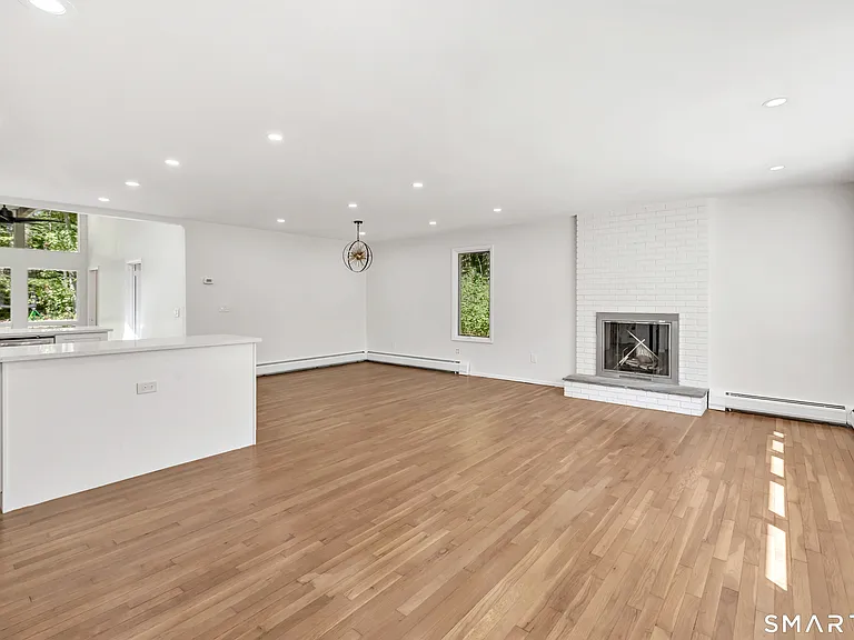48 Crestwood Rd — Photo 11